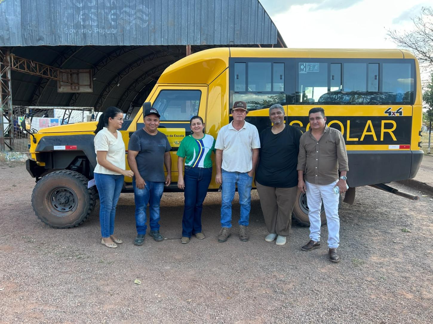 Transporte escolar 4x4 Marruá do Bauxi