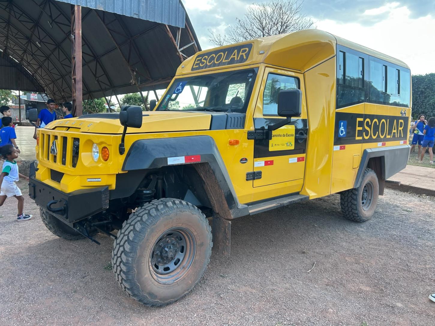 Transporte escolar 4x4 Marruá do Bauxi