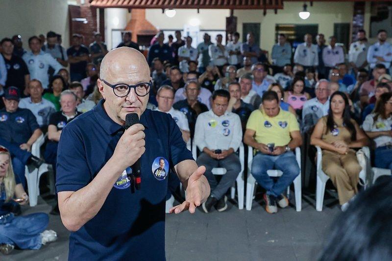 Reeleição de Pivetta ganha força com apoio de mais de 130 prefeitos