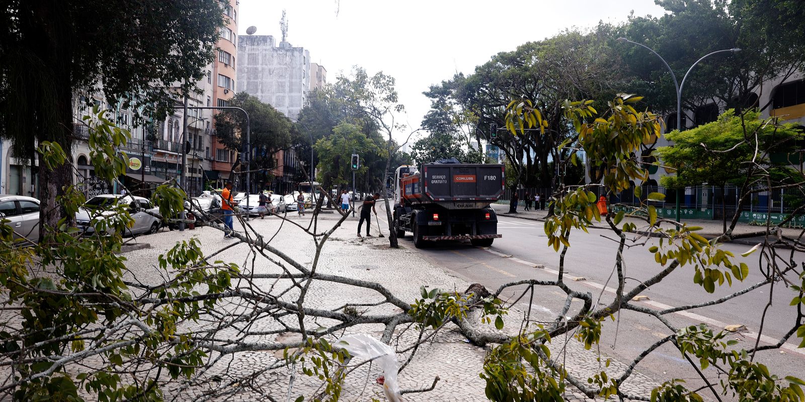Previsão de ventos fortes no Rio coloca a capital em estágio 2