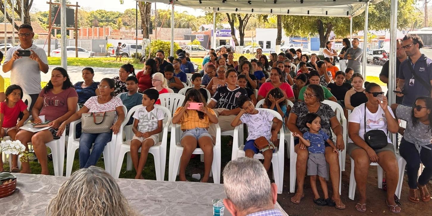 Alunos de Nobres recebem 99 óculos gratuitos para transformar o aprendizado