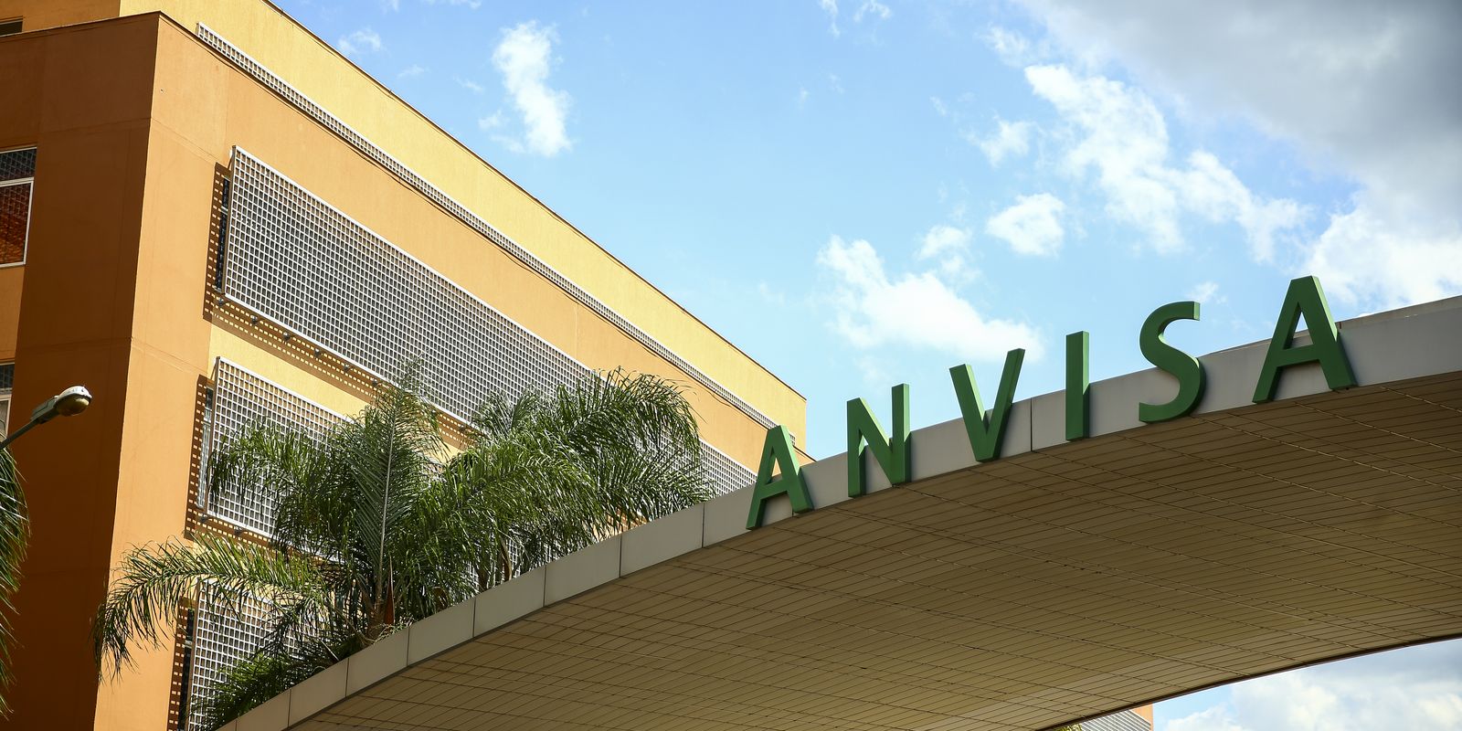 Anvisa proíbe lotes de remédio para esclerose múltipla por importação irregular