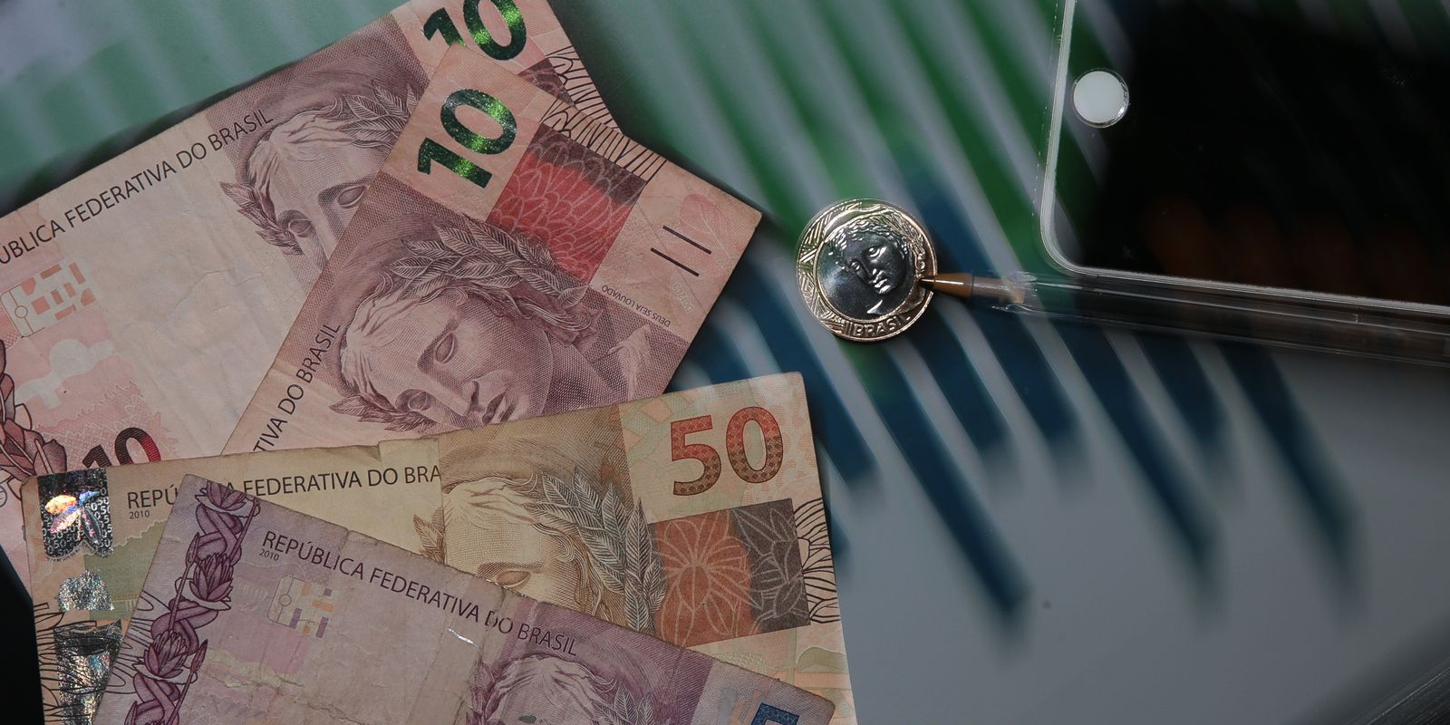 Ata do Copom explica corte da taxa Selic devido à desaceleração econômica