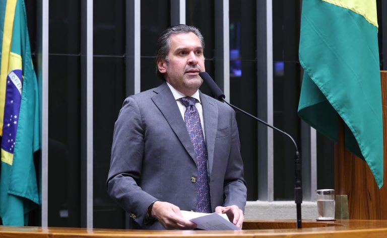 Câmara aprova regras fiscais flexíveis para despesas e benefícios de 2026