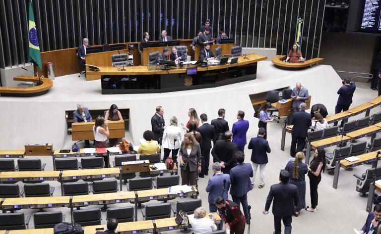 Câmara aprova reestruturação de cargos na Justiça do Trabalho de Goiás