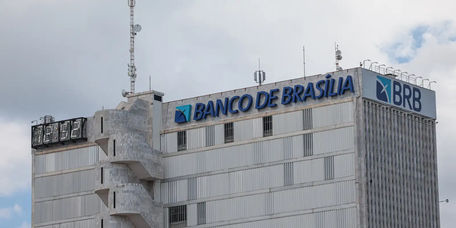 Caso Master: TCDF determina bloqueio de até R$ 2,7 bi de ex-dirigentes do BRB