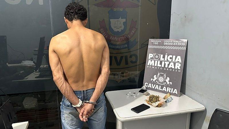 Cavalaria da PM flagra fuga e prende homem com 120g de skunk em Nova Mutum