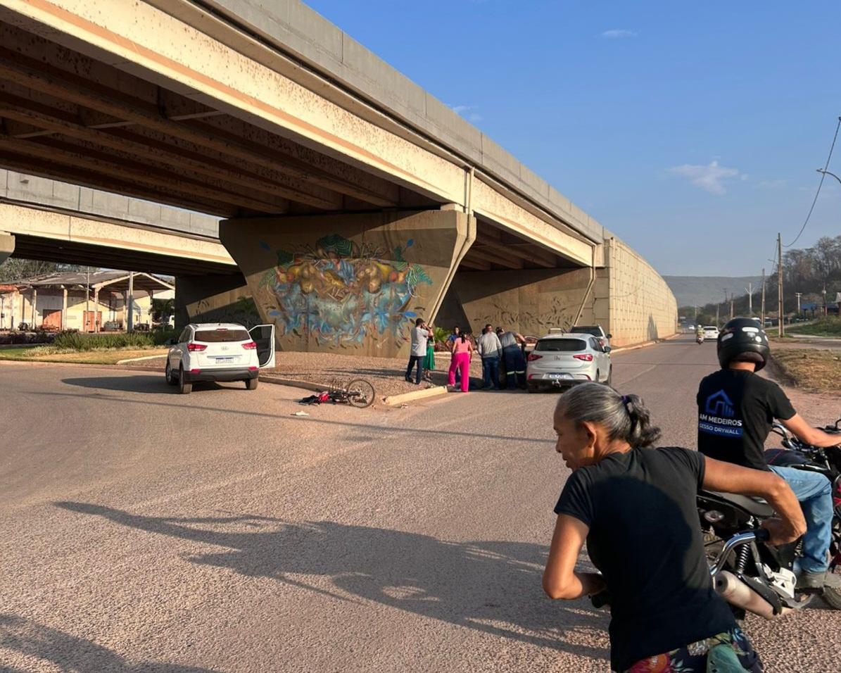 Colisão entre carro e bicicleta elétrica deixa adolescente ferida em Nobres