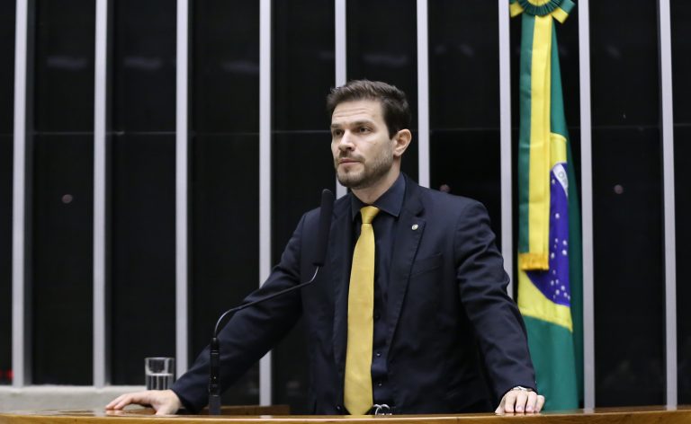 Comissão aprova reeducação obrigatória para autores de violência doméstica
