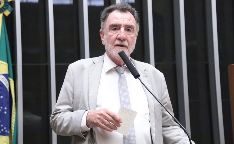 CCJ aprova visitação de órfãos a idosos em asilos para interação social