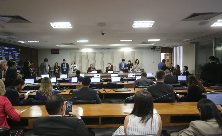 Comissão mista aprova o fim da taxa das blusinhas e segue para votação