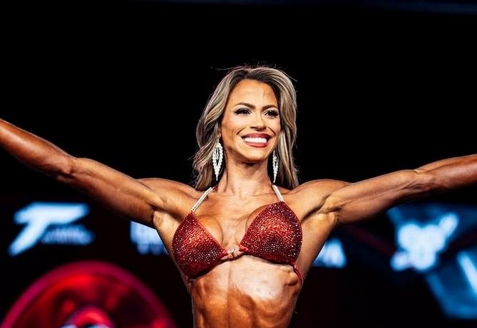 Eduarda Bezerra domina o palco e conquista o bicampeonato da Wellness no Mr. Olympia 2026