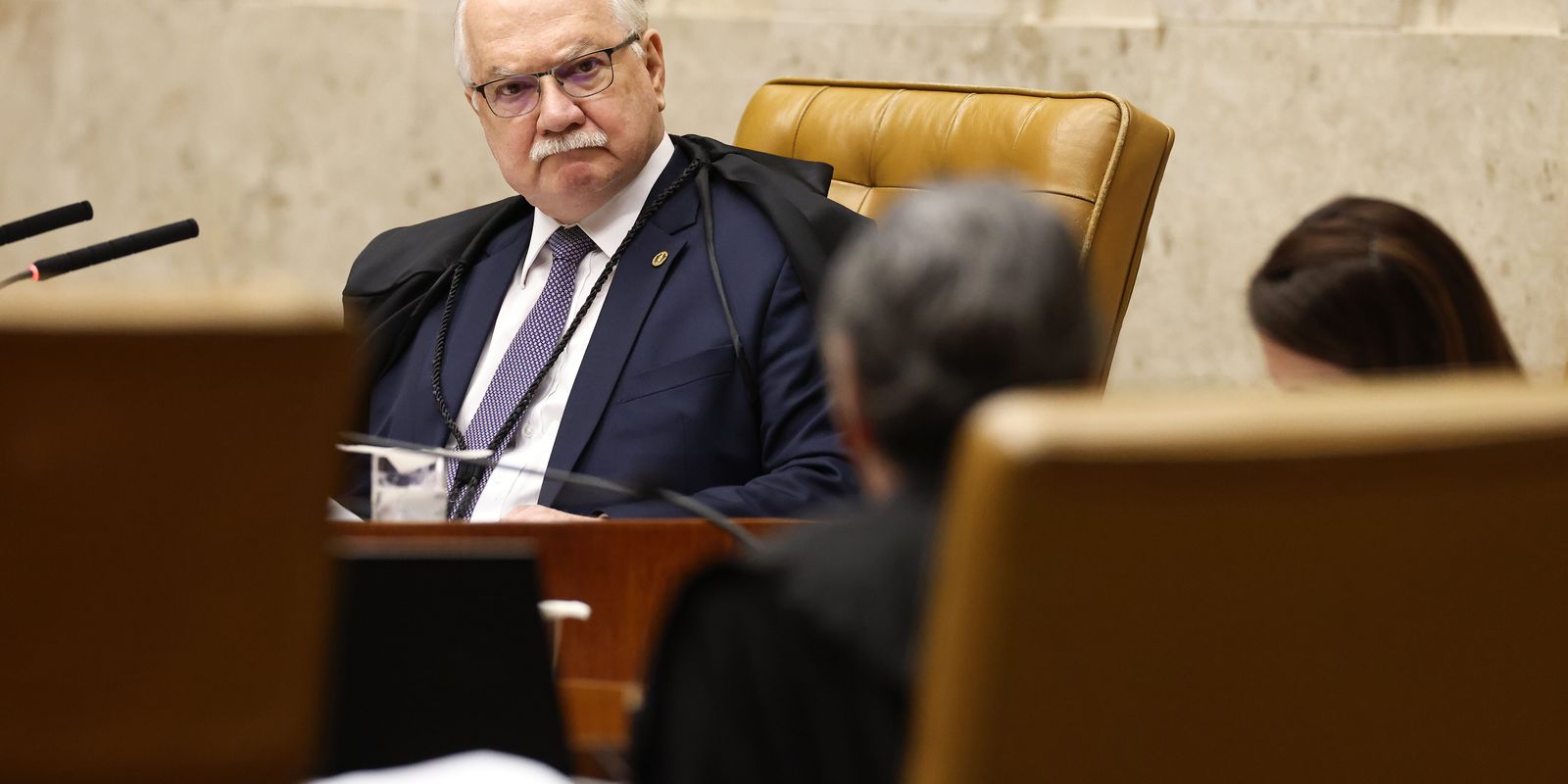 Para evitar desgaste, Fachin suspende julgamentos diante de crise no STF