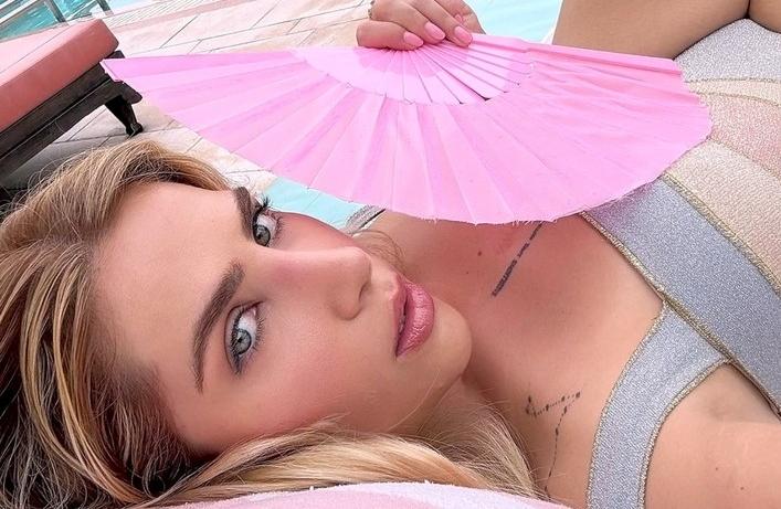 Em Miami, filha de Leonardo atualiza o bronzeado em dia de piscina: 'Me sentindo como uma boneca'
