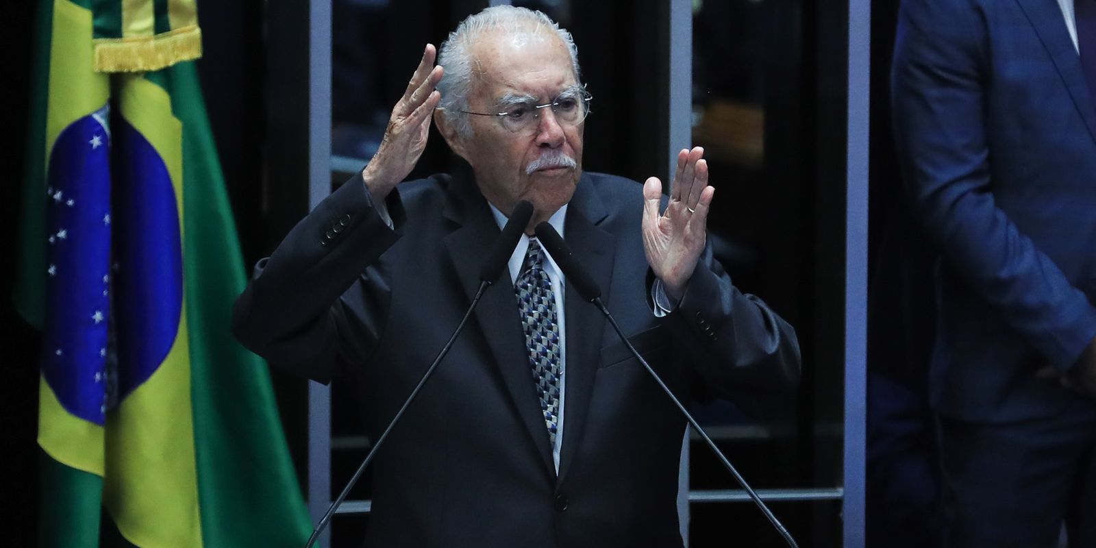 José Sarney é internado com pneumonia em São Luís