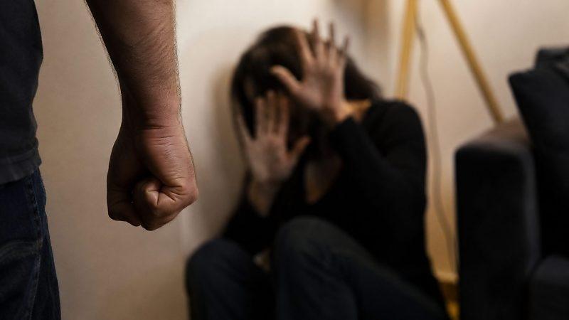 Homem invade casa e agride ex que tinha medida protetiva em VG