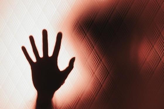 Homem mata mulher a facadas em Feliz Natal se esconde para não ser preso