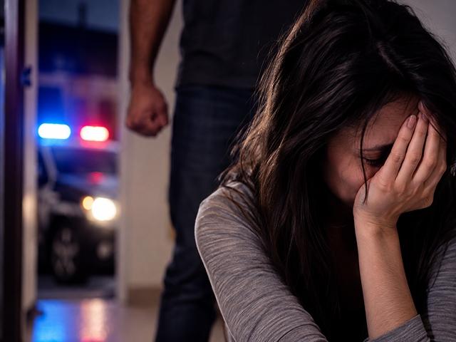 Homem não aceita fim do casamento e enforca mulher na frente dos filhos em Sorriso