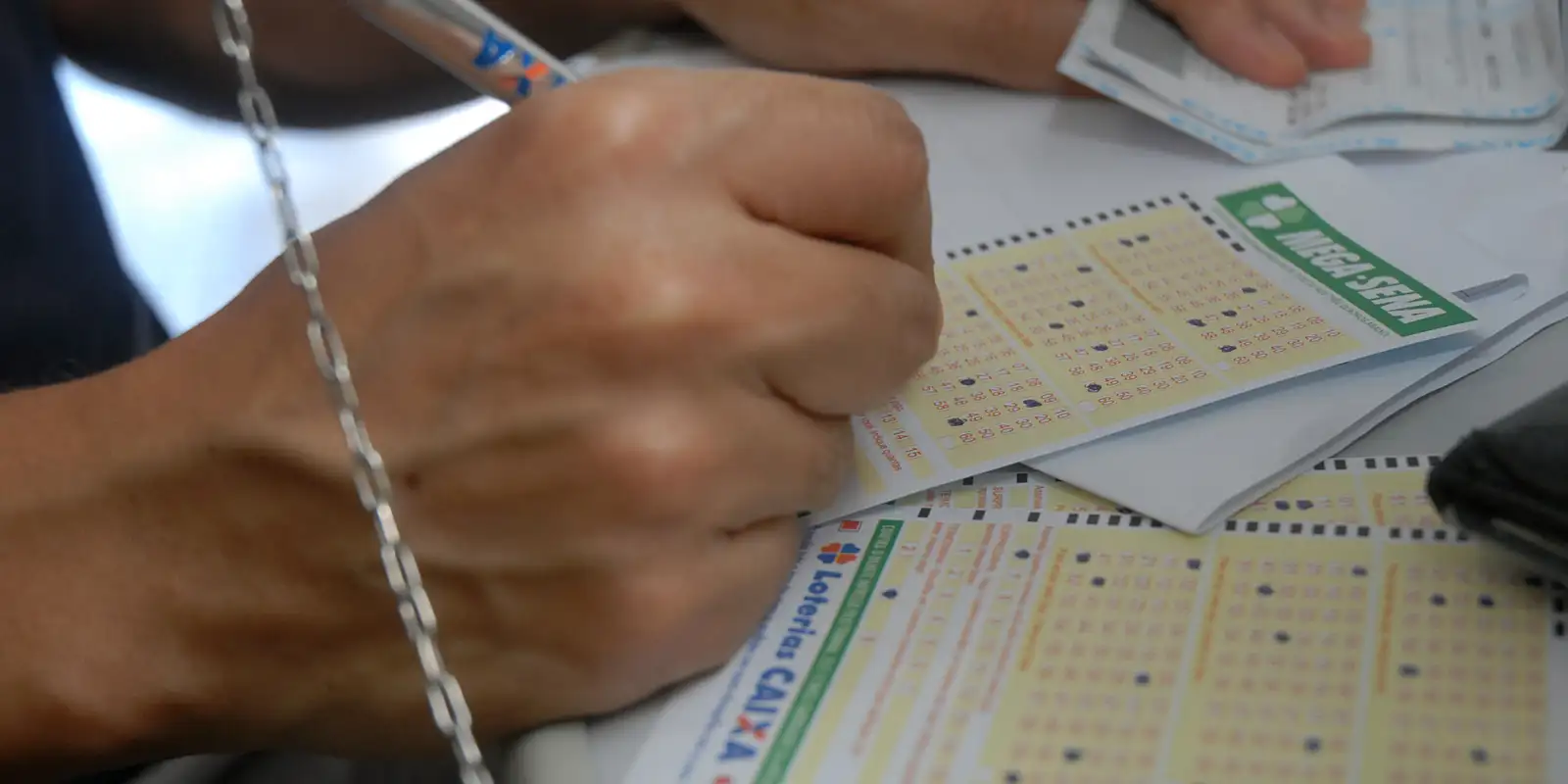Mega-Sena acumula e prêmio vai a R$ 41 milhões após sorteio sem ganhador