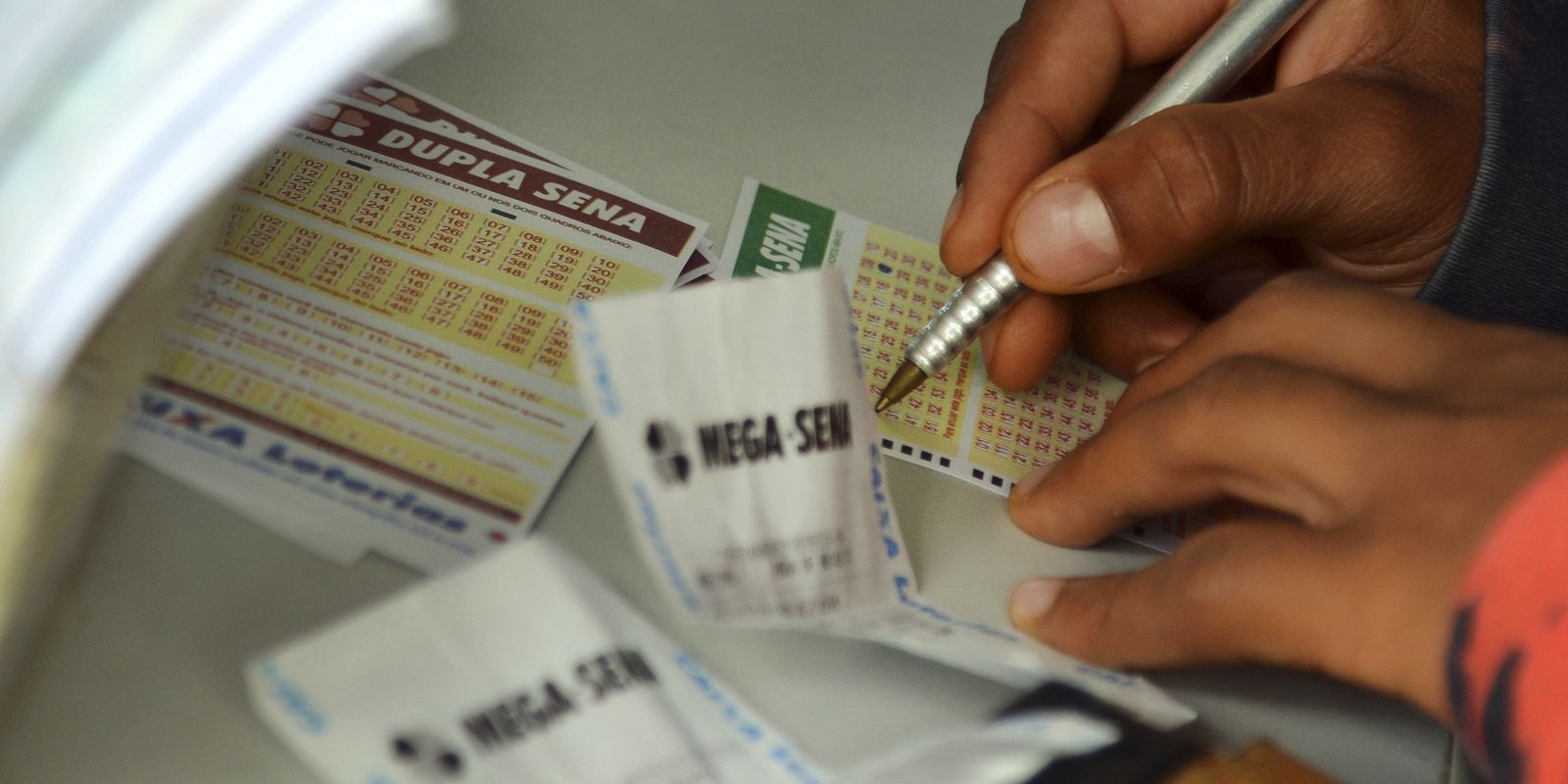 Mega-Sena realiza sorteio de prêmio acumulado avaliado em R$ 102 milhões