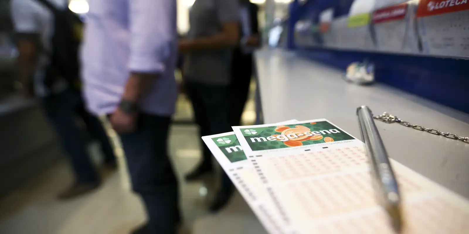 Mega-Sena realiza sorteio de prêmio estimado em R$ 95 milhões