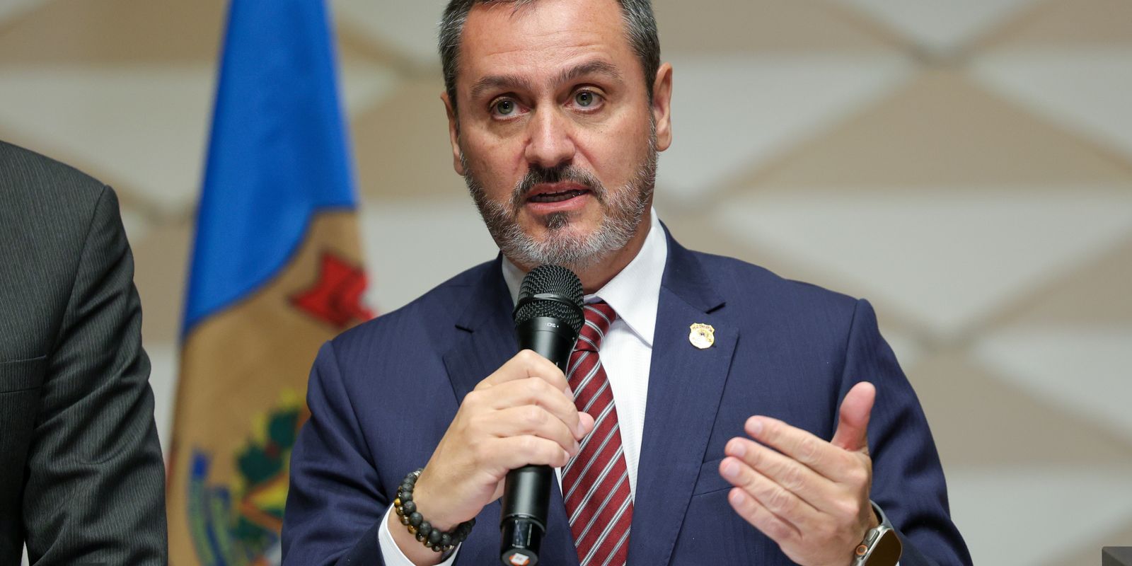 André Mendonça afasta diretor-geral da Polícia Federal em meio a impasse no STF