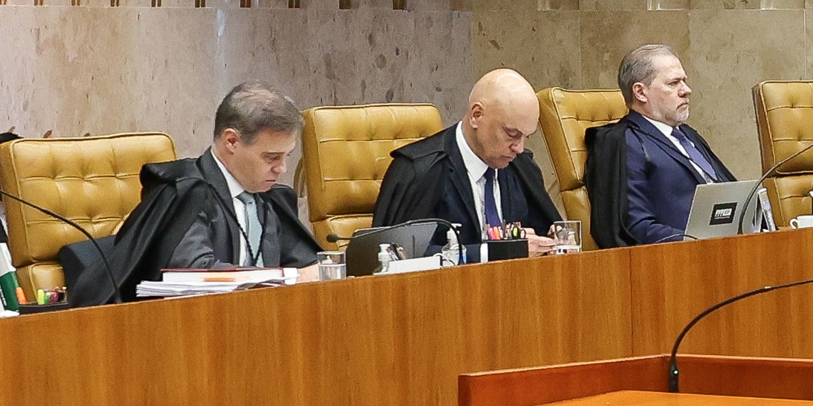Moraes acusa Mendonça durante crise no STF e rebate acusações