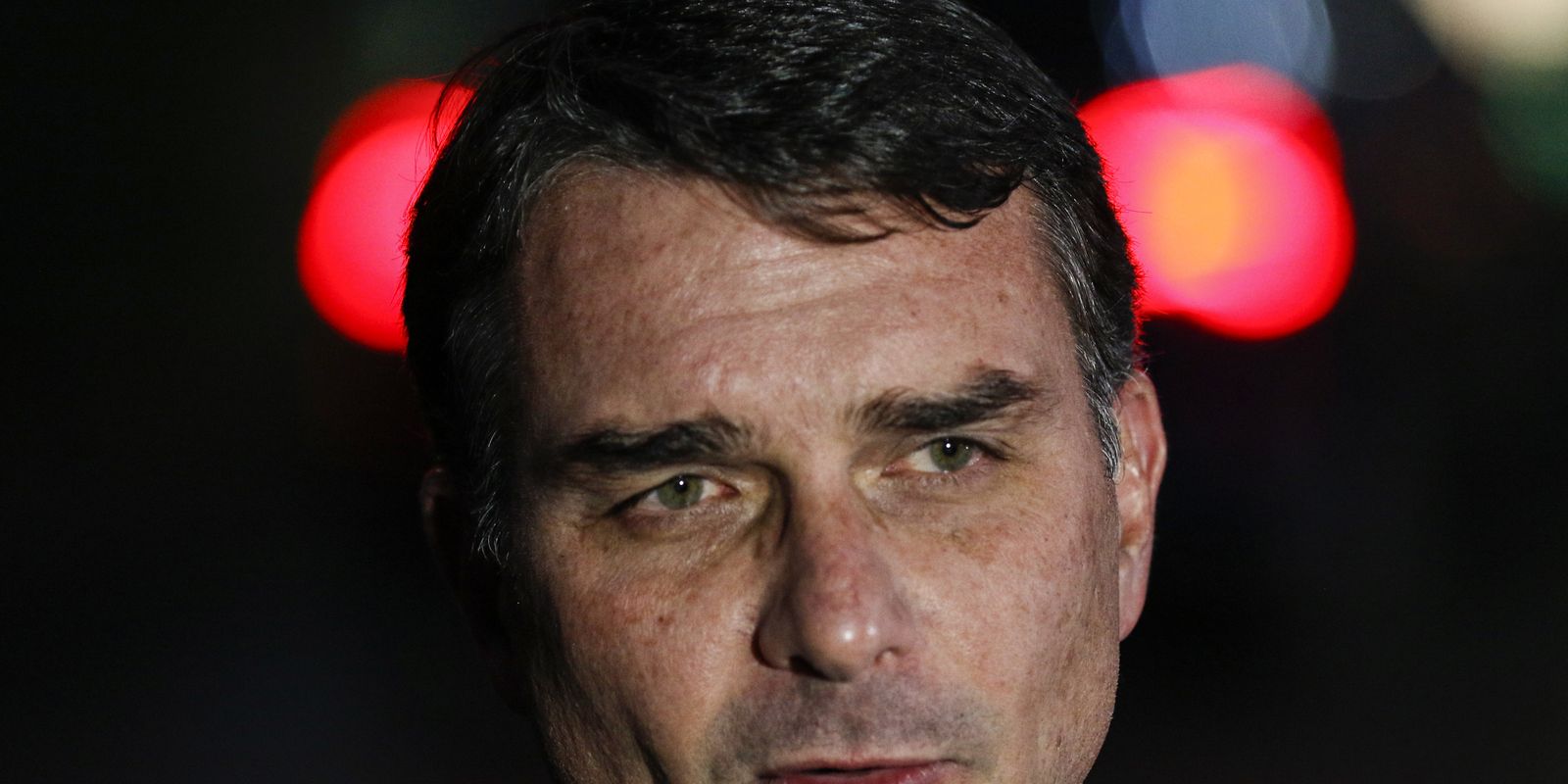 PF aponta cobranças de Flávio Bolsonaro a dono do Banco Master por filme Dark Horse