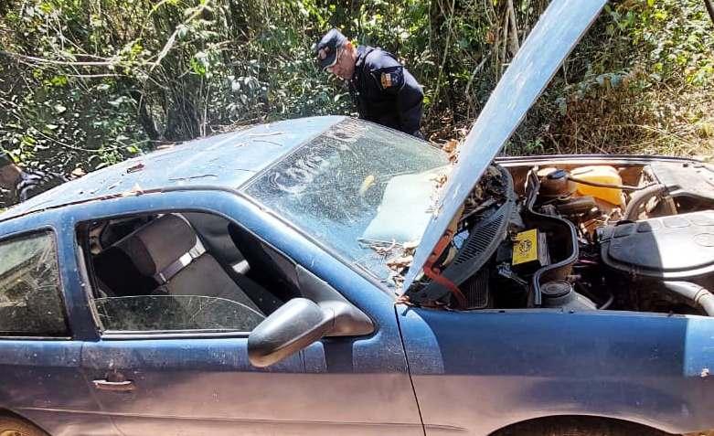 PM localiza veículo usado em homicídio abandonado em mata de Diamantino
