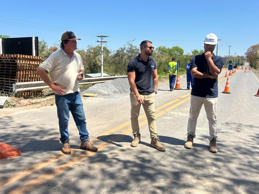 Prefeito cobra agilidade nas obras da ponte sobre o Rio Cuiabá em Rosário Oeste