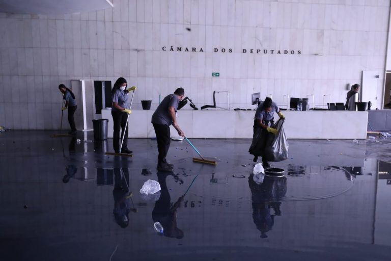 Projeto amplia a reserva de vagas para mulheres em contratos públicos
