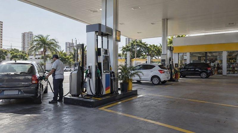 Projeto quer dar autonomia para Estados oferecerem gasolina sem etanol
