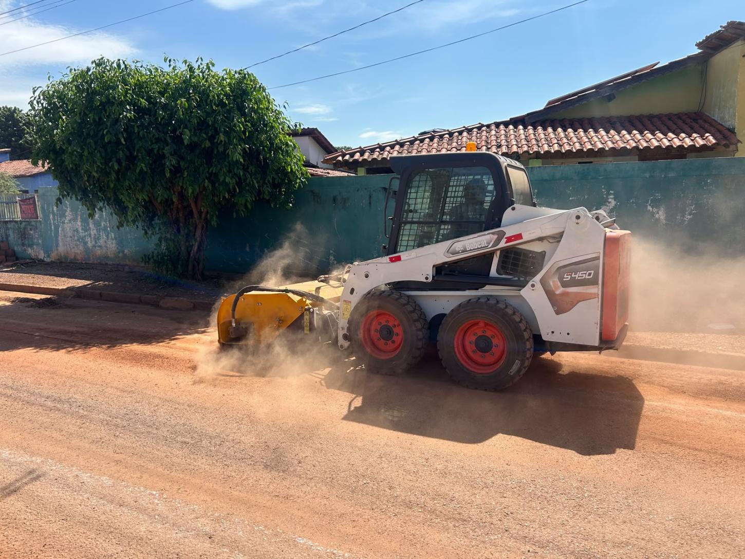 Rosário Oeste inova na limpeza urbana com adoção de veículo varredor