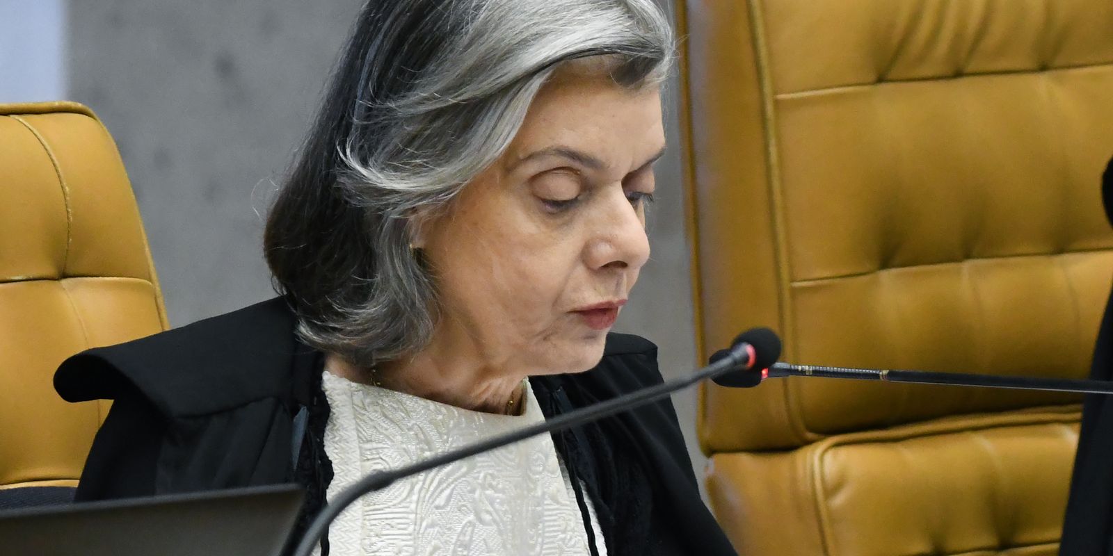 Cármen Lúcia aponta mal-estar cívico gerado pelo Supremo Tribunal Federal