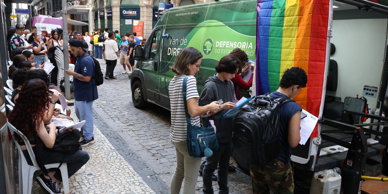 Marcha Trans & Travesti reúne manifestantes no Rio em defesa da democracia