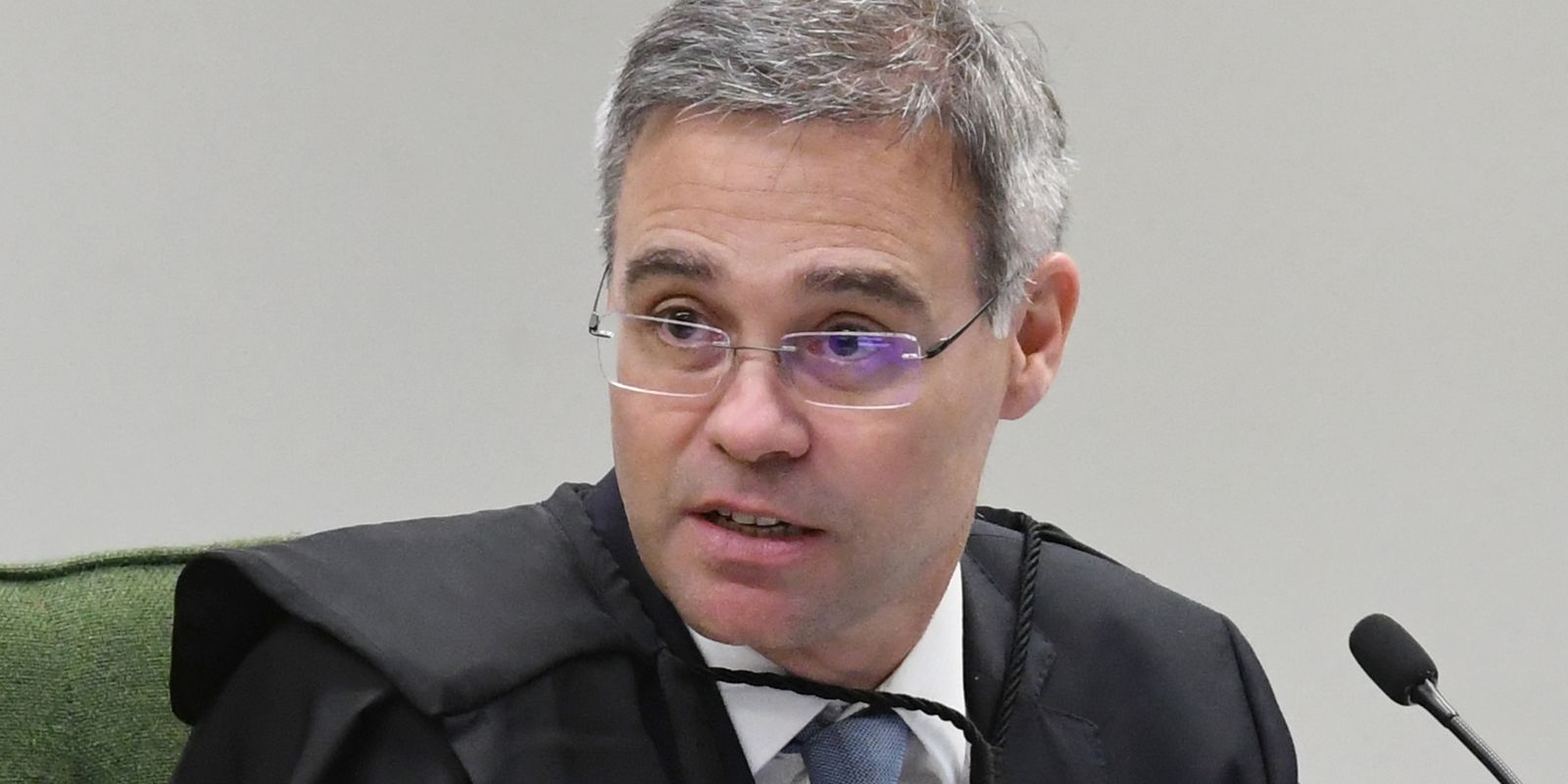 Julgamento do TSE avalia remoção de posts sobre Flávio Bolsonaro