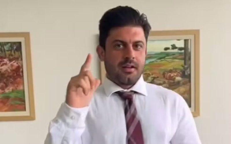 Advogado joga notebook pela janela durante operação que investiga fraudes contra idosos