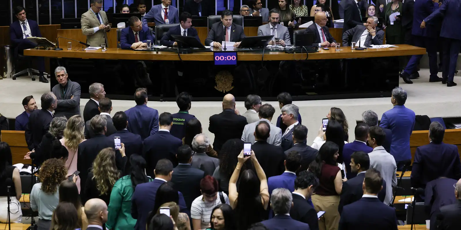Davi alcolumbre marca votação da escala 6x1 para quarta-feira no senado