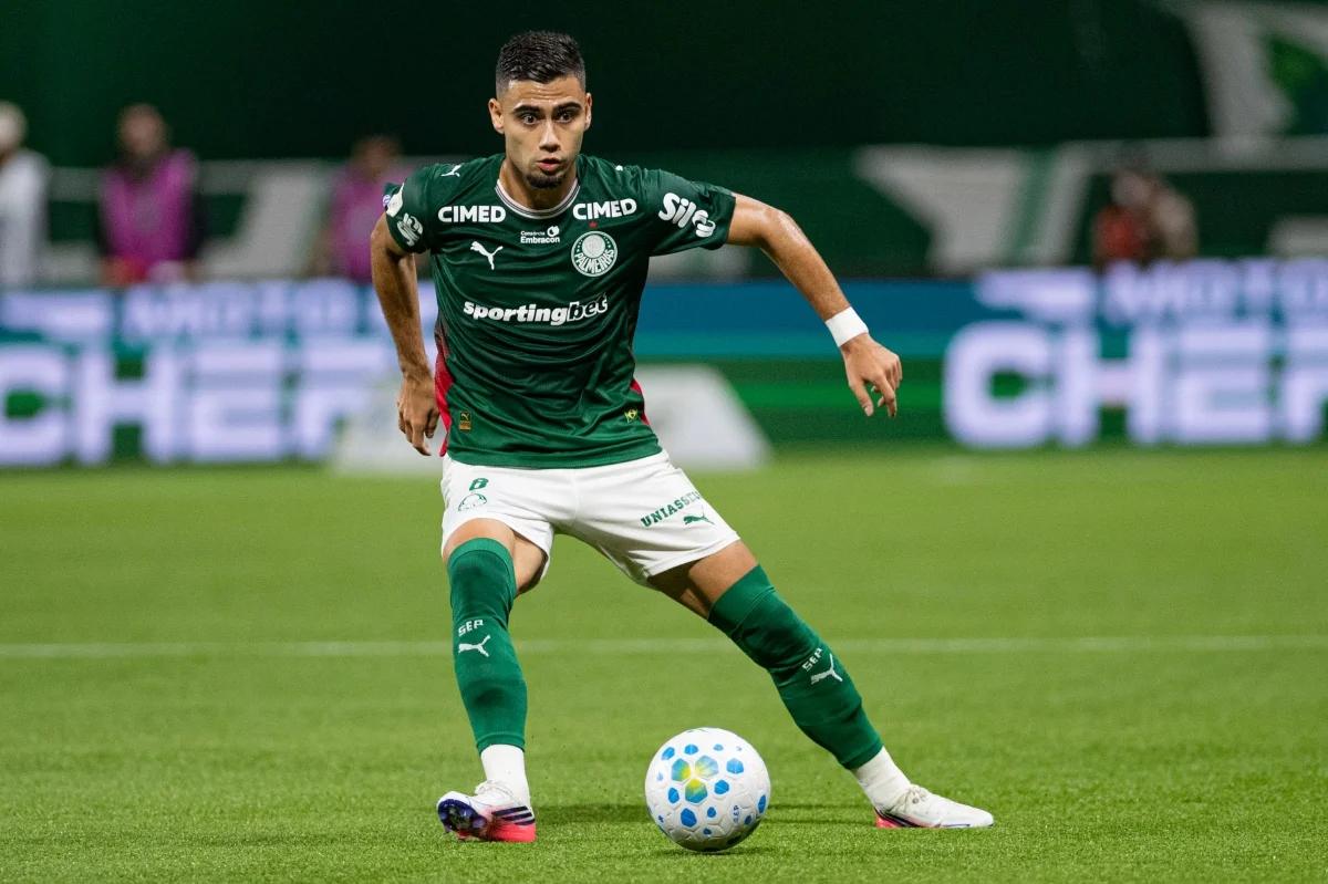 Andreas Pereira se desculpa após expulsão em jogo do Palmeiras: 