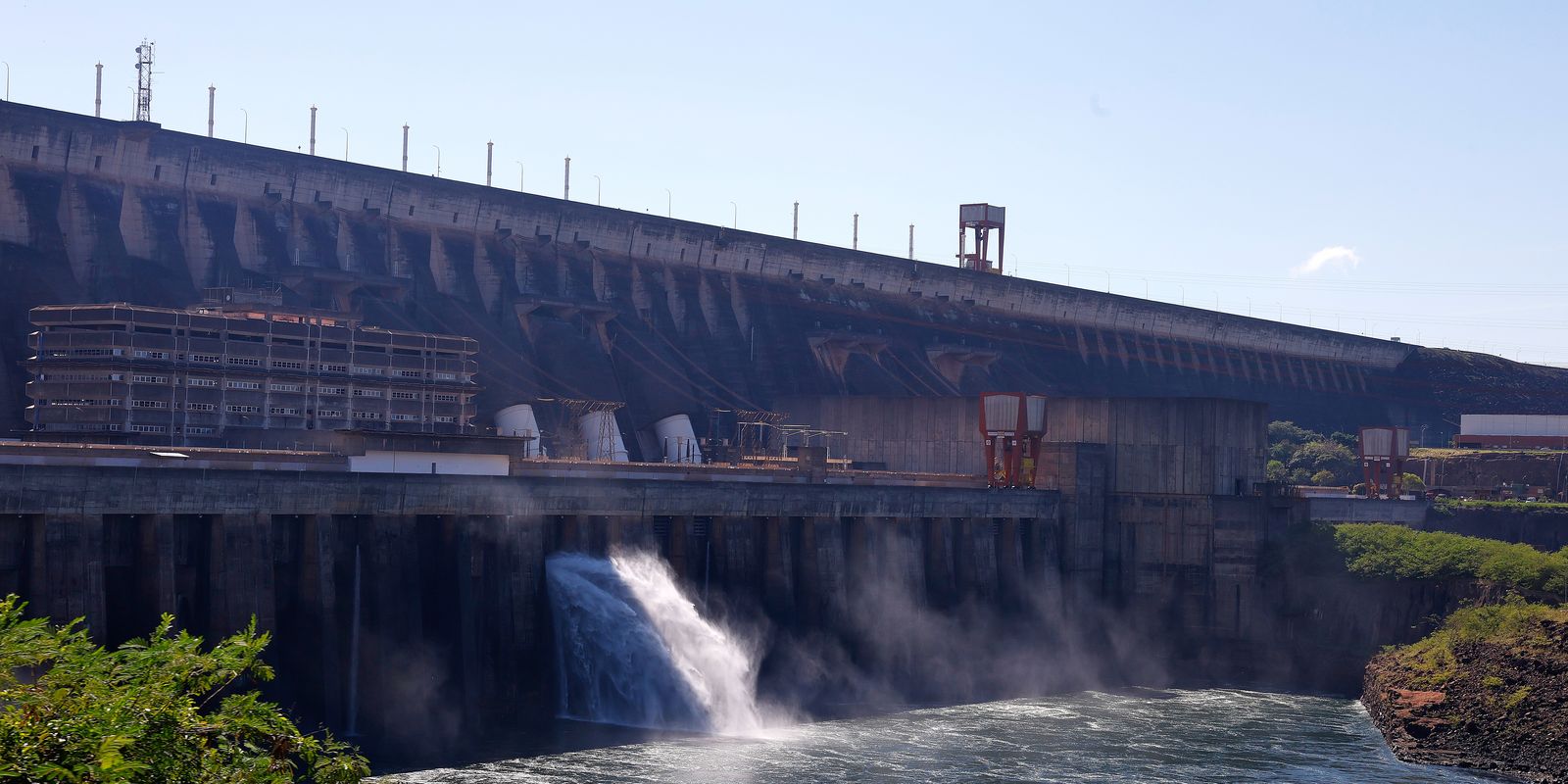 Aneel confirma bandeira verde e conta de luz não terá cobrança extra em novembro