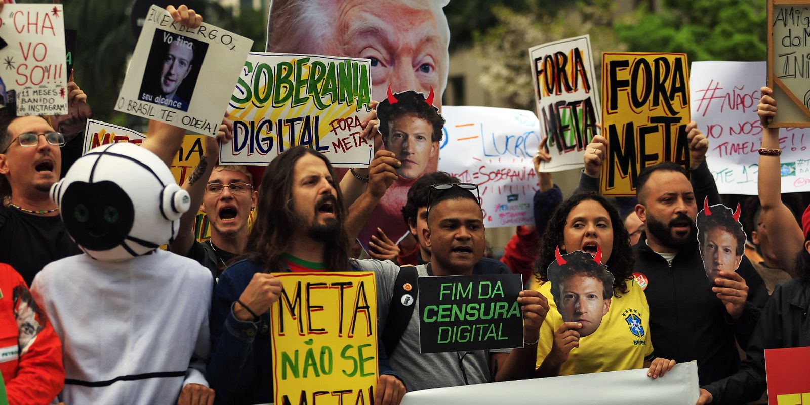 Manifestantes exigem neutralidade da Meta em ato na cidade de São Paulo
