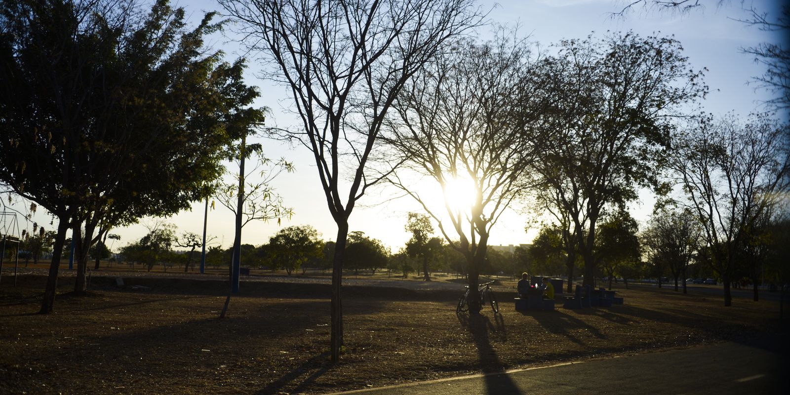 Previsão do tempo alerta para calor extremo e tempestades no Brasil