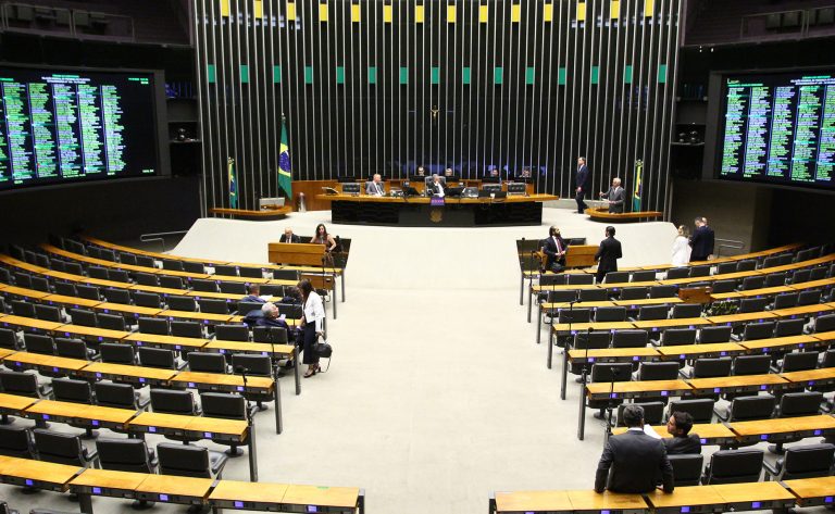 Câmara dos Deputados debate aumento do limite de faturamento do microempreendedor individual