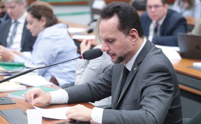 Comissão aprova incentivo fiscal para quem contratar desempregados