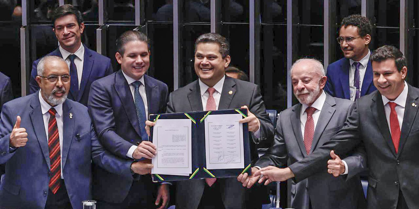 Congresso promulga nova escala 5x2 e fim da 6x1 entra em vigor no Brasil
