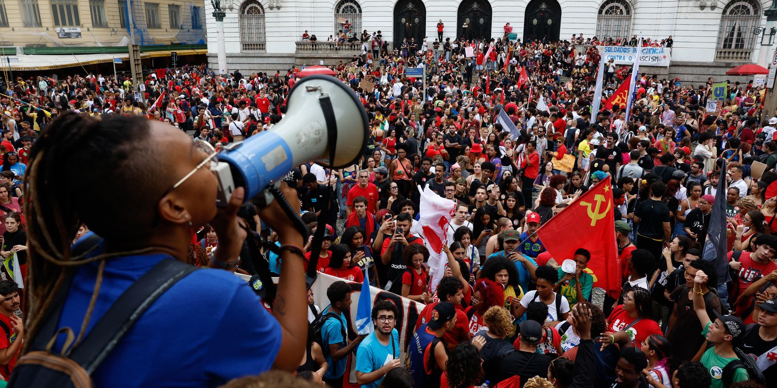 UNE convoca manifestações estudantis em apoio a Lula pelo país