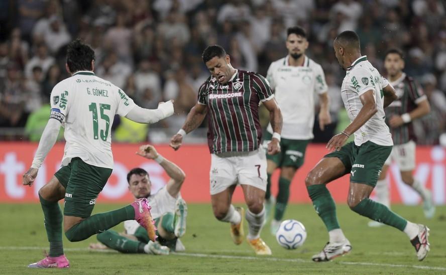 Fluminense pressiona, mas perde em casa para o Palmeiras, que terá vantagem na volta da semifinal da Libertadores