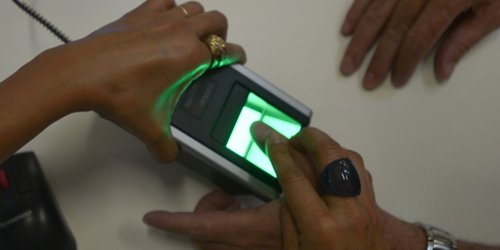 INSS faz alerta contra golpe que exige cadastro de biometria no INSS