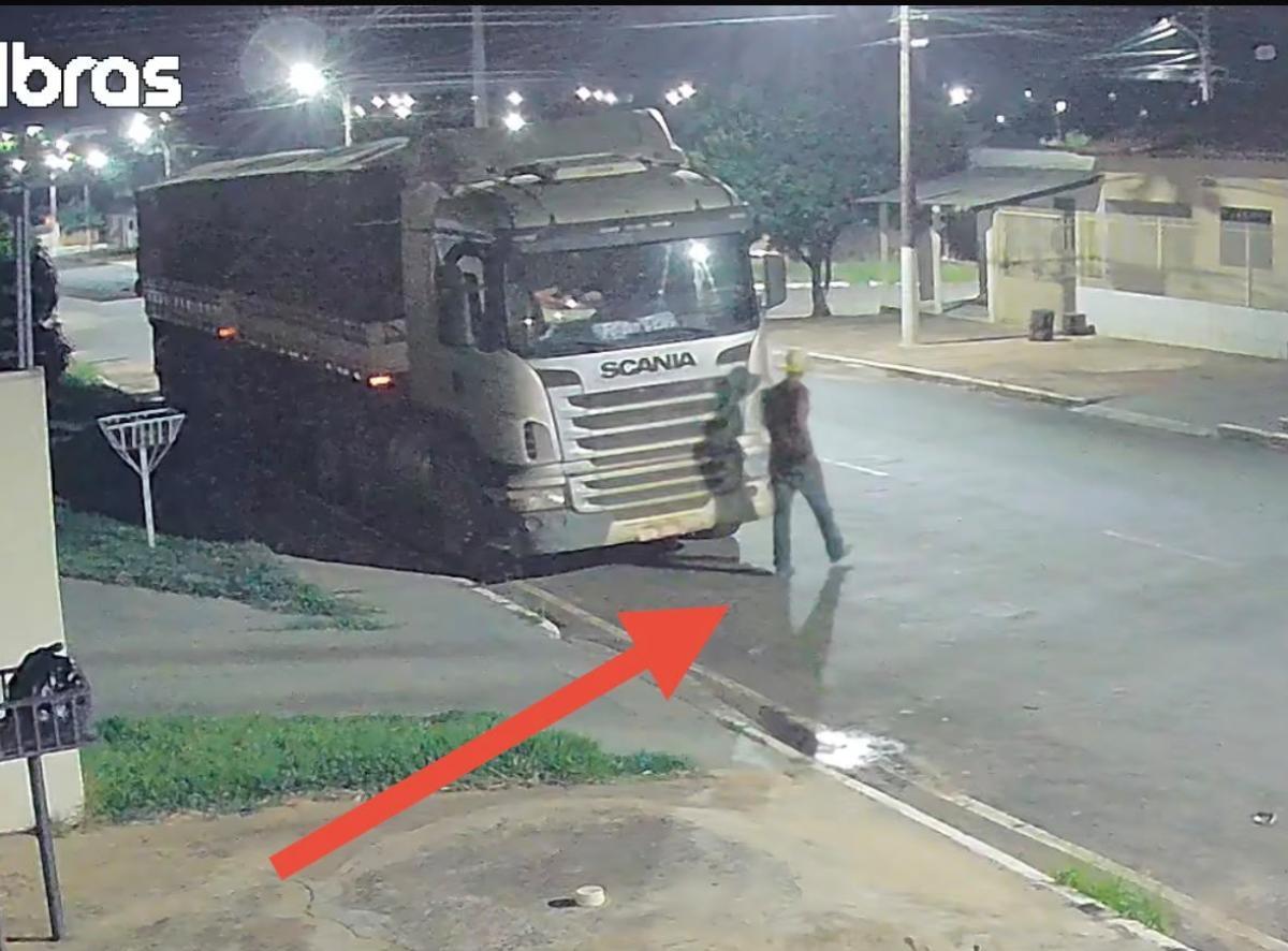 Jovem de 19 anos é preso após furto de módulos de caminhões avaliados em R$ 27 mil