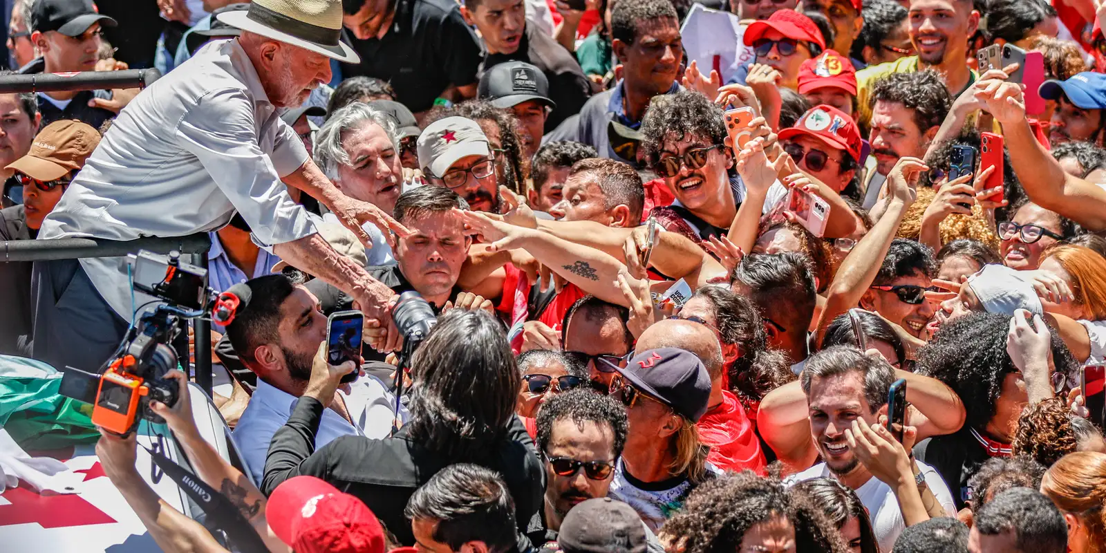 Lula anuncia que PT recorrerá à Justiça contra suspensão de canal Exército do Lula